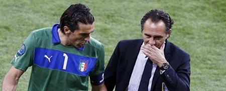 参观诺坎普，梅西：我回到了我怀念的地方，希望有一天能回来（梅西探访诺坎普：回到牵挂之地，盼有朝一日再归）