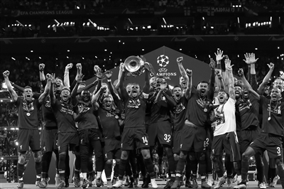 杰拉德评在英格兰、红军共事的最佳五人组：苏牙、鲁尼入选（杰拉德评选英格兰与利物浦生涯最佳五人阵：苏亚雷斯、鲁尼在列）