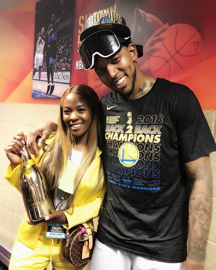 Shams：若雄鹿继续下滑 字母哥与球队间的交易讨论将会升级（Shams：若雄鹿战绩再下滑，字母哥与球队的交易讨论将进一步升温）