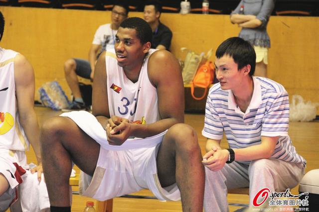 奥尔莫vs阿拉维斯全场数据：梅开二度+5次关键传球，获评9.5分（奥尔莫战阿拉维斯统治级发挥：梅开二度+5次关键传球，评分9.5）