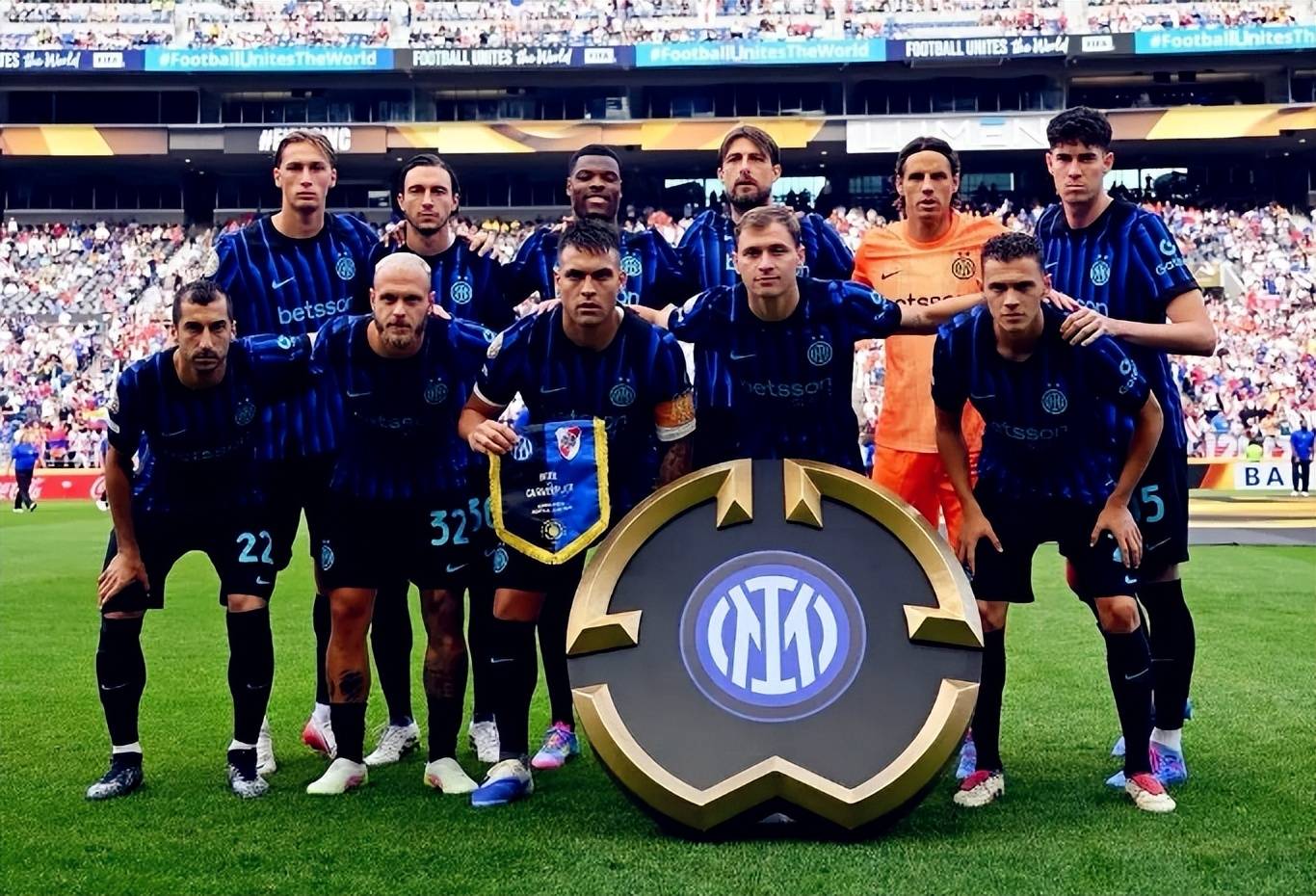 球报：尤文和曼市双雄有意尤尔曼德，后者被葡体定价约6000万欧（球报称：尤文与曼市双雄有意尤尔曼德，葡体要价约6000万欧元）