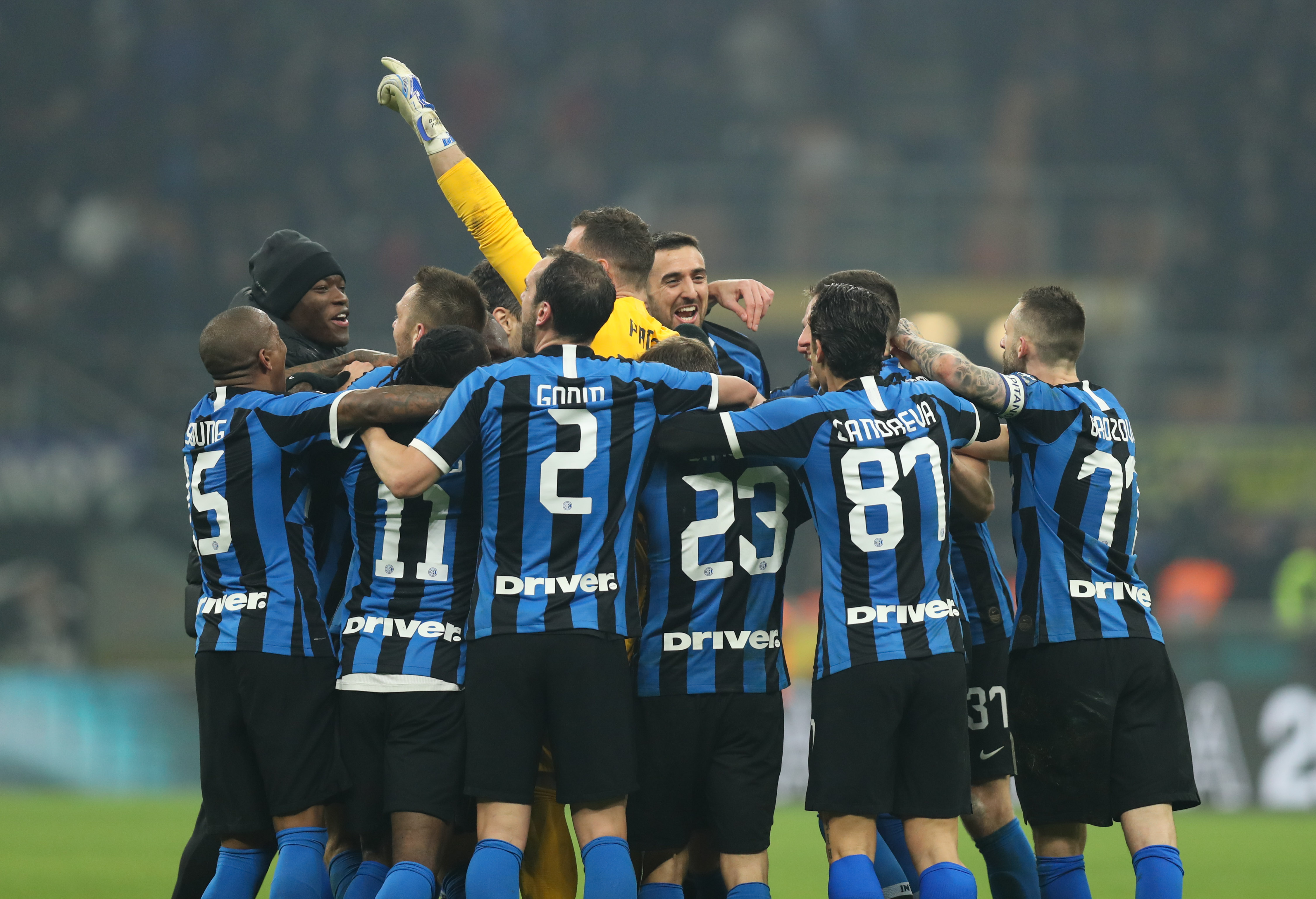 斯基拉：阿森纳正在关注铃木彩艳，有意在下个赛季引进他（斯基拉：阿森纳密切考察铃木彩艳，拟于下赛季完成引进）