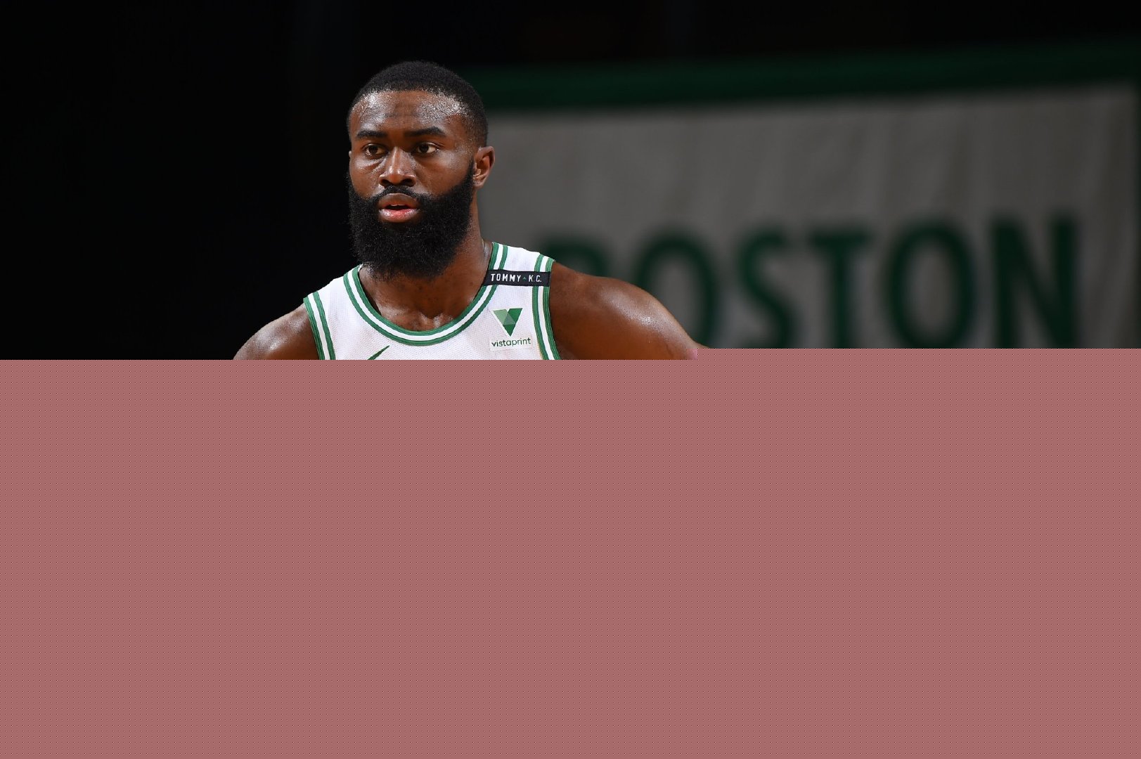 神锋！小蜜蜂前锋蒂亚戈再演梅开二度，联赛13场进11球（锋霸发威！小蜜蜂射手蒂亚戈再度梅开二度，联赛13战轰入11球）