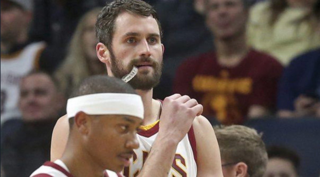 英超战报：利物浦2-1战胜曼联,（英超速递：利物浦2比1力克曼联）