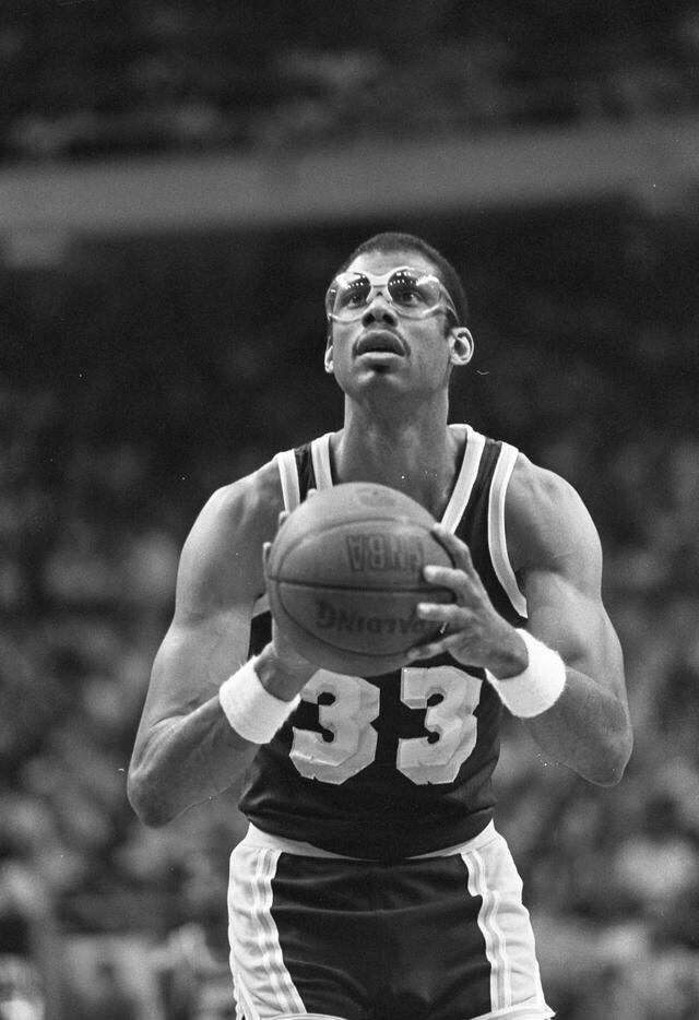 亚冠生死博弈！布里兰主场怒怼江原FC，8球神锋剑指出线（亚冠生死战：布里兰主场硬刚江原FC，8球锋霸剑指出线）