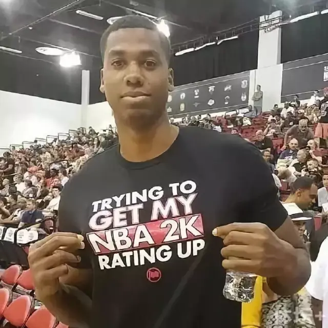 从小透明到全网讨论（从默默无闻到全网热议）