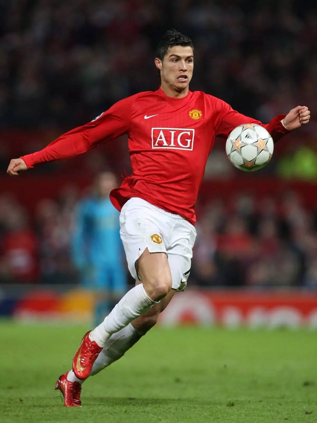 记者：切尔西在努力引进罗克，曼联也在关注他的情况（记者：切尔西积极推动罗克加盟，曼联也在关注其动向）