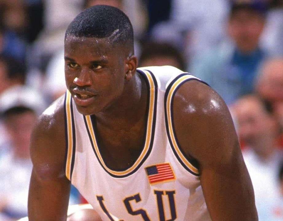 成都1-2不敌河南无缘夺冠，赛后官微大量球迷留言表示失望（成都1-2负于河南无缘冠军，赛后官微涌现大量失望留言）