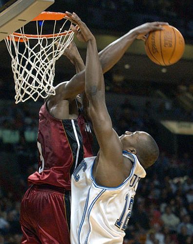 争议点球助利物浦小胜，清算萨拉赫比赢球更有流量（利物浦靠争议点球险胜，炒作萨拉赫比赛果更吸睛）