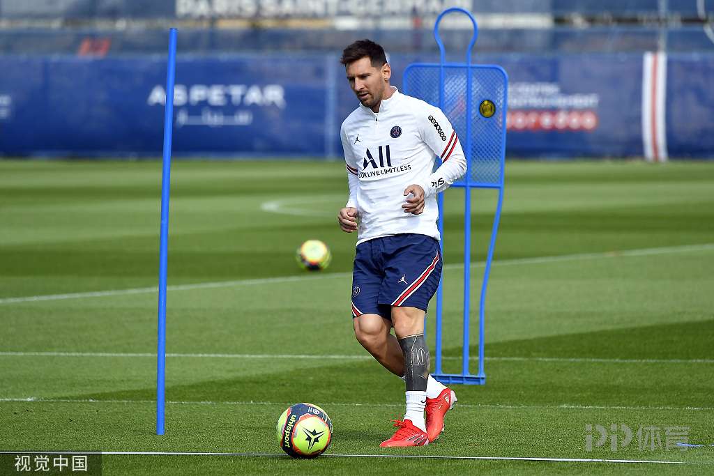 弗里克：拉菲尼亚回归对球队非常利好，我们仍有需要改进之处（弗里克：拉菲尼亚复出有助球队，但我们仍有提升空间）